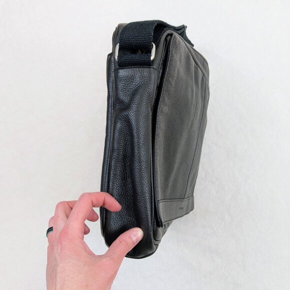 Cole Haan Pebbled Leather Messenger Bag CHDM11046 - Picture 7 of 14